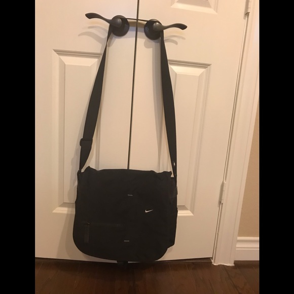 Nike Other - 🔽FINAL PRICE 🎉Nike Messenger bag in black